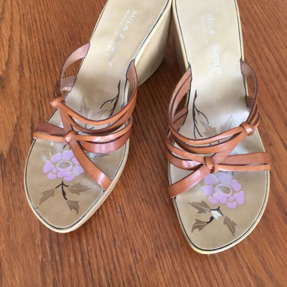 Sandals, size 8 1/2 - Picture 1 of 4